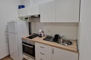 2 Bed Apartmani Sleeps 6 - Free Parking