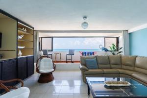 Isla Verde Oceanview 4BR with Beach Access