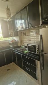 شقة رائعة حديثة التجهيز بأشقار هدوء لا مثيل له Wonderful newly furnished apartment in Ashkar with unparalleled tranquility