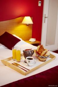 Hotels Le Clocher de Rodez Centre Gare : Chambre Triple