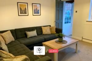 AwayOnBusiness Character Cosy Town House