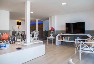 Refurbished Seafront Apartment