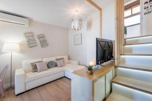 Casilda- Reformado estudio en Aloha con vistas