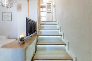 Casilda- Reformado estudio en Aloha con vistas