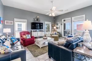 Lyndi Lous Beach House