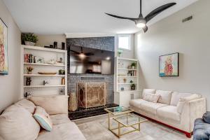Modern Updated Elite 3BR Beach Home! Close to Golf Course & Beach!
