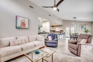 Modern Updated Elite 3BR Beach Home! Close to Golf Course & Beach!