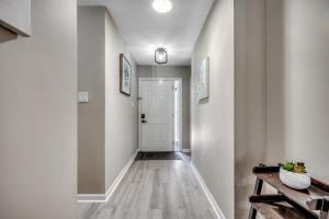 Modern Updated Elite 3BR Beach Home! Close to Golf Course & Beach!