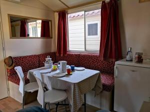 Feriendorf Le Tamerici Mobilehome Nuraghe für 6 Personen