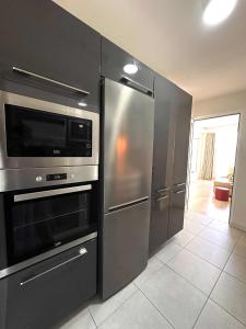 36th floor Sky city- 2 bedroom app free private parking