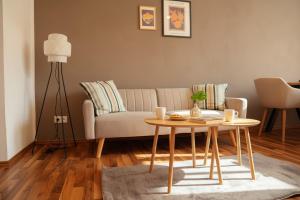 Apartment mit Fußbodenheizung im ruhigen Hinterhaus, JURA Kaffeevollautomat, Smart-TV, Privater Parkplatz, WIFI, Boxspringbetten