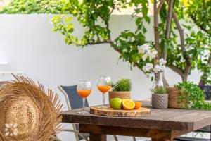 Villa Los Almendros by Abahana Villas