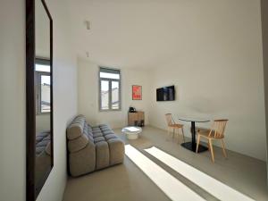 Viva Riviera Design and Sunny Commandant André