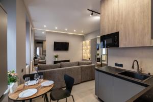 Royal jacuzzi apartment on Krehivska 10 st