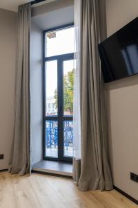 Royal jacuzzi apartment on Krehivska 10 st