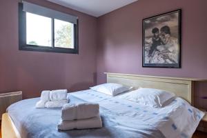 Lumineux - parking - wifi - clim - 3 lits dont 1 King size - jardin-