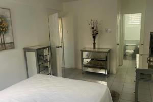 1 Bed Apartment Sleeps 4 with Free Parking