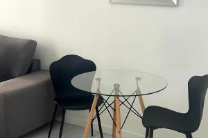 1 Bed Apartment Sleeps 4 with Free Parking