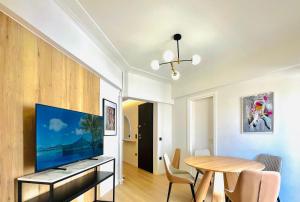 New Sleek apartment in the center of AThens