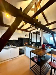 Loft vintage - spacieux 155 m2 - 4 chambres - Parking, Netflix, Wifi Fibre