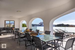 Villa Ausina by Abahana Villas