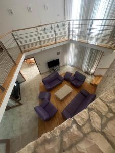 CROWONDER Villa Ambrosia