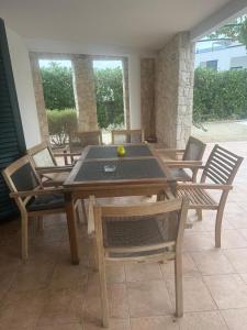 CROWONDER Villa Ambrosia