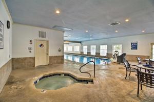 Stunning Water View - Pet Friendly Indoor Pool