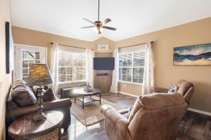 Lazy Lookout Mo Spacious 3 BDR Great Location