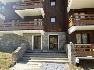 Bel appartement avec balcon, au pied des pistes à Méribel - Idéal pour vos vacances - FR-1-355-188