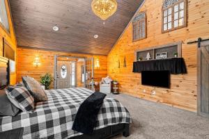 Copper Kettle Lodge in Cook Forest