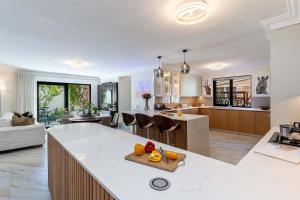 Villa Iparadesi - Camps Bay Pool Panoramic Views