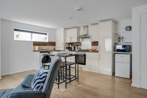 Bright 1-Bed Flat, Near Station, Fast Wi-Fi