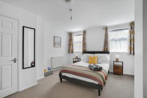 Bright 1-Bed Flat, Near Station, Fast Wi-Fi
