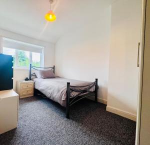 2 Beds, Entire Home, Spacious Bedrooms, Garden