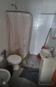 Departamento 2 ambientes con amplia sala en el centro