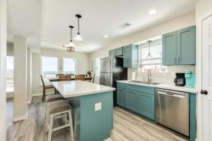 Blue Waves Beachside Calm Gulf Views for Miles