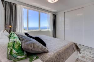 Panoramic Ocean Mountain View 3