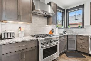 Breckenridge Hideaway Steam Shower plus Hot Tub