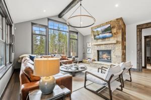 Breckenridge Hideaway Steam Shower plus Hot Tub