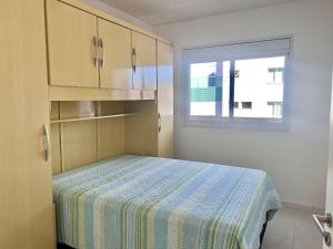 Apto piscina vista mar na praia de Palmas.- CC01J