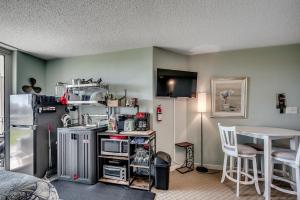 Yacht Club Villas 2-102B