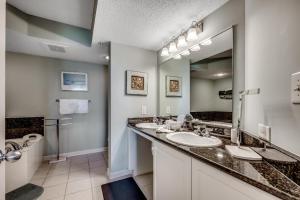 Yacht Club Villas 2-102B