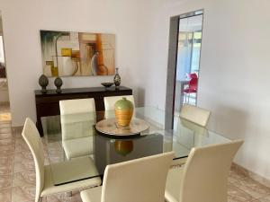 Conforto e espaço - APARTAMENTO COMPLETO PARA ALUGUEL 3 quartos, 3 vagas e a 150m do mar