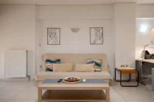 Spacious 2BR, hot tub, prvt parking, near metro