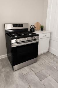 Vintage Meets Modern -Entire Home 20mins from Chicago