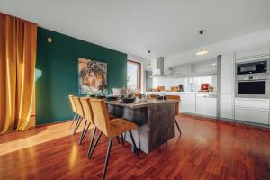 Design Architect Villa with 2 Apartments