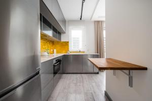 Ursus Luna Apartment by BookingHost