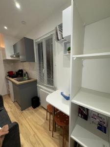 Unbeatable location! Cozy Parisian getaway for two