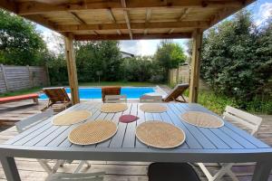 Maison Des Lauriers à Andernos with heated pool